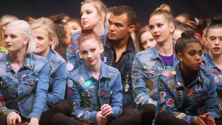 Watch Dragsgiving. Episode 6 of Season 1.