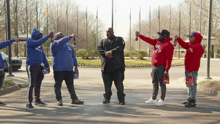 „Privilegien für weiße Gangs“ ansehen. Folge 3 der 1. Staffel.